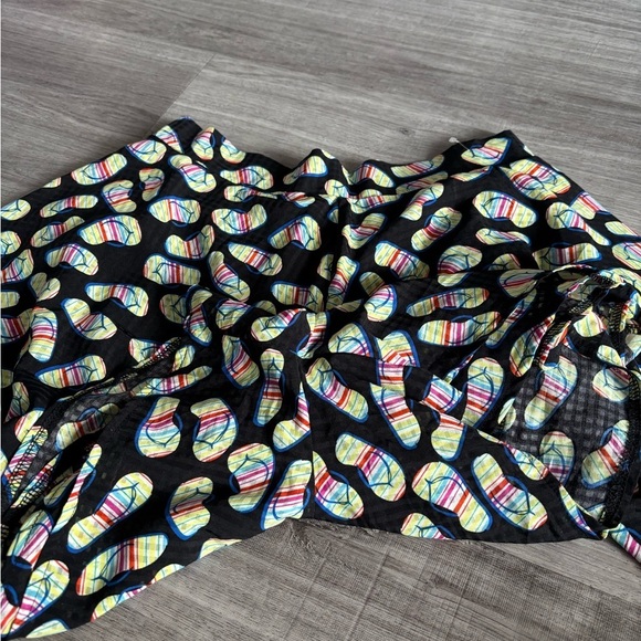 Kling Black Short with Multicolor Pattern size S - Picture 2 of 5